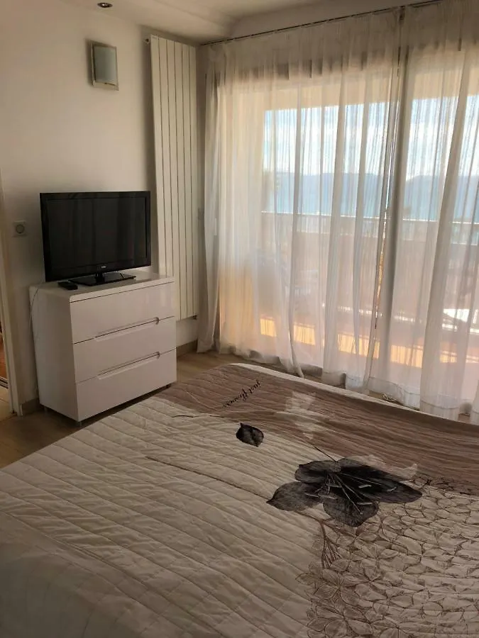 Bord De Mer Cannes Midi 0*,  Fransa